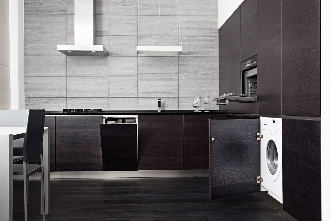 Szara, czarna i biała kuchnia na wymiar - meble kuchenne drewniane w odcieniach szarości, nowoczesne.